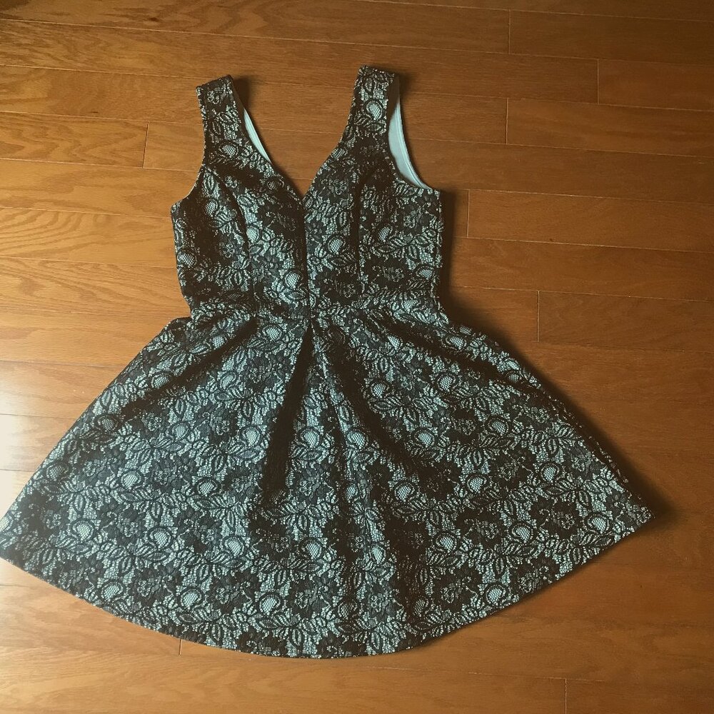 BLACK LACE  DRESS SIZE M